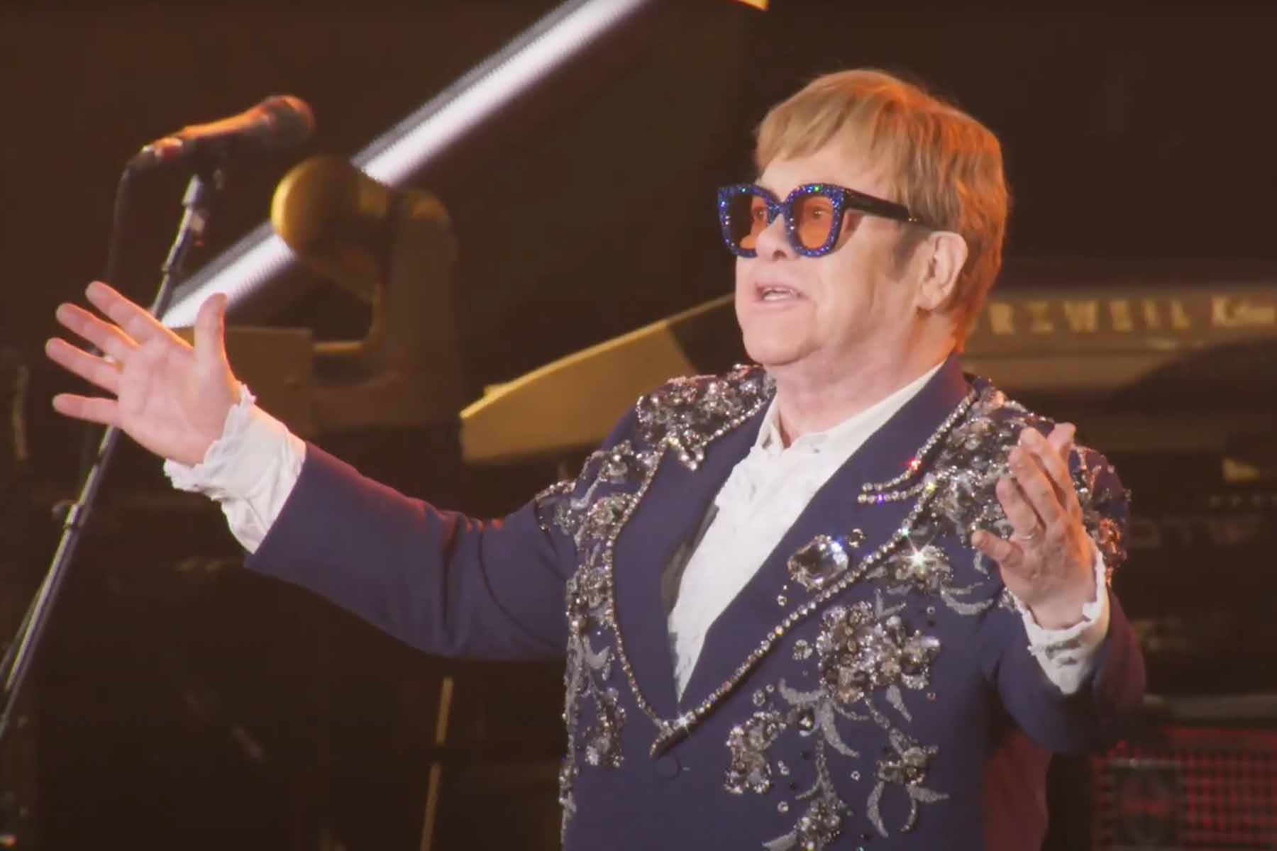 Elton John se despide de los escenarios de Norteamérica con un gran